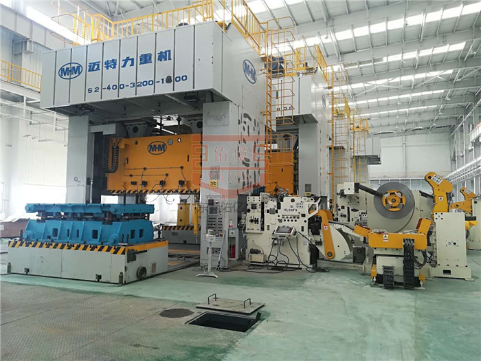 800高強(qiáng)板三合一整平送料機(jī)沖壓自動(dòng)化生產(chǎn)線客戶現(xiàn)場